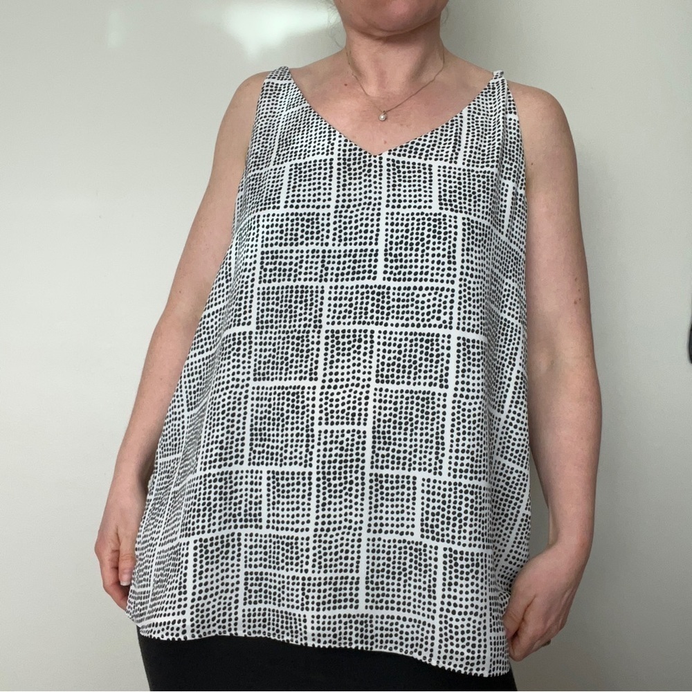 Reitmans Lined Sleeveless Blouse Black/White Geometric Sz L
